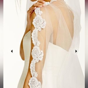 David's Bridal White Lace-Edged Wedding Veil